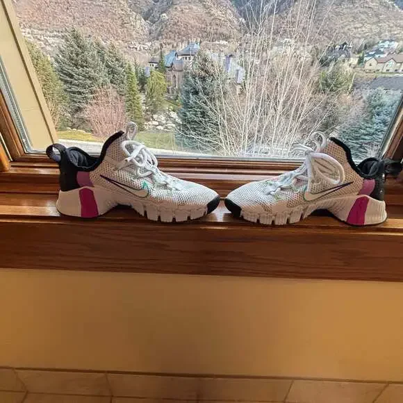 Nike Women’s Metcon - Size 7 - Picture 8 of 13